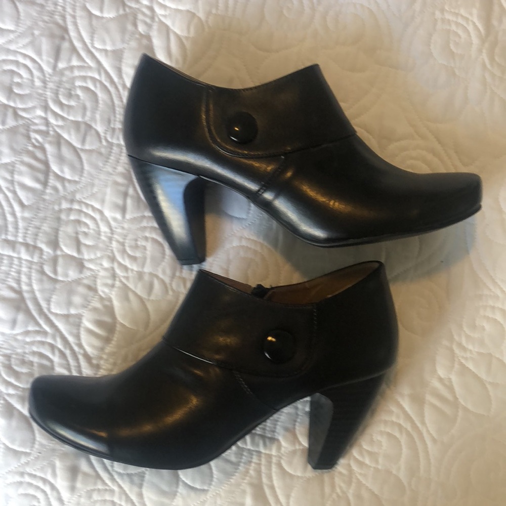 Gabrielle Rocha Booties - Picture 2 of 11